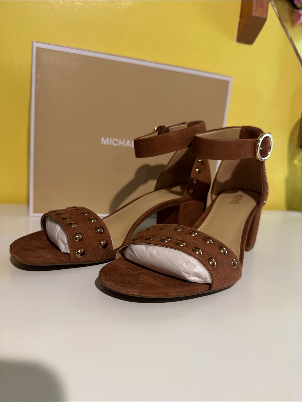 NIB Michael Kors suede sandals size 8. - Picture 4 of 4